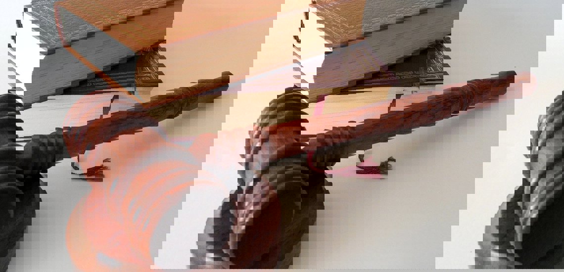 Advocaat hamer en boeken